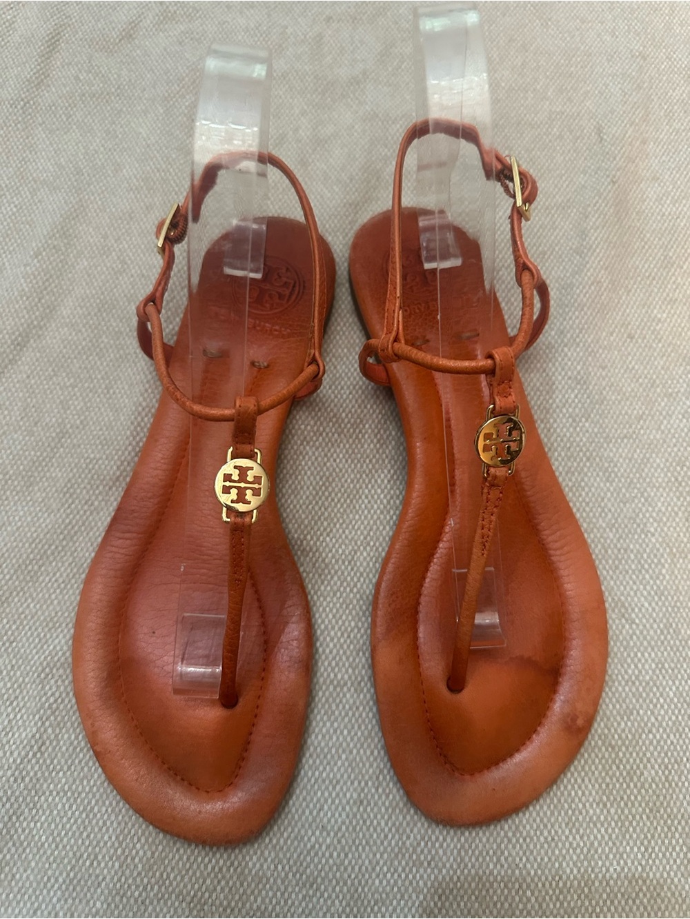 Tory Burch Tan Leather T-Strap Sandals with Gold Logo Size 8.5M - Picture 2 of 9